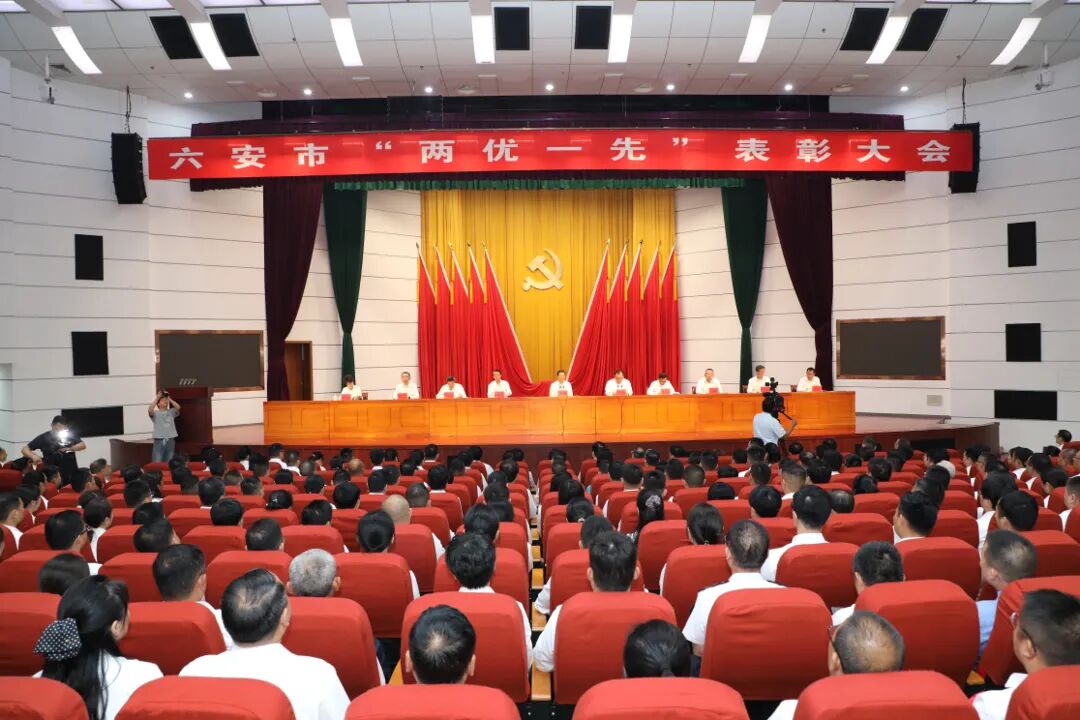 方正书记.JPG